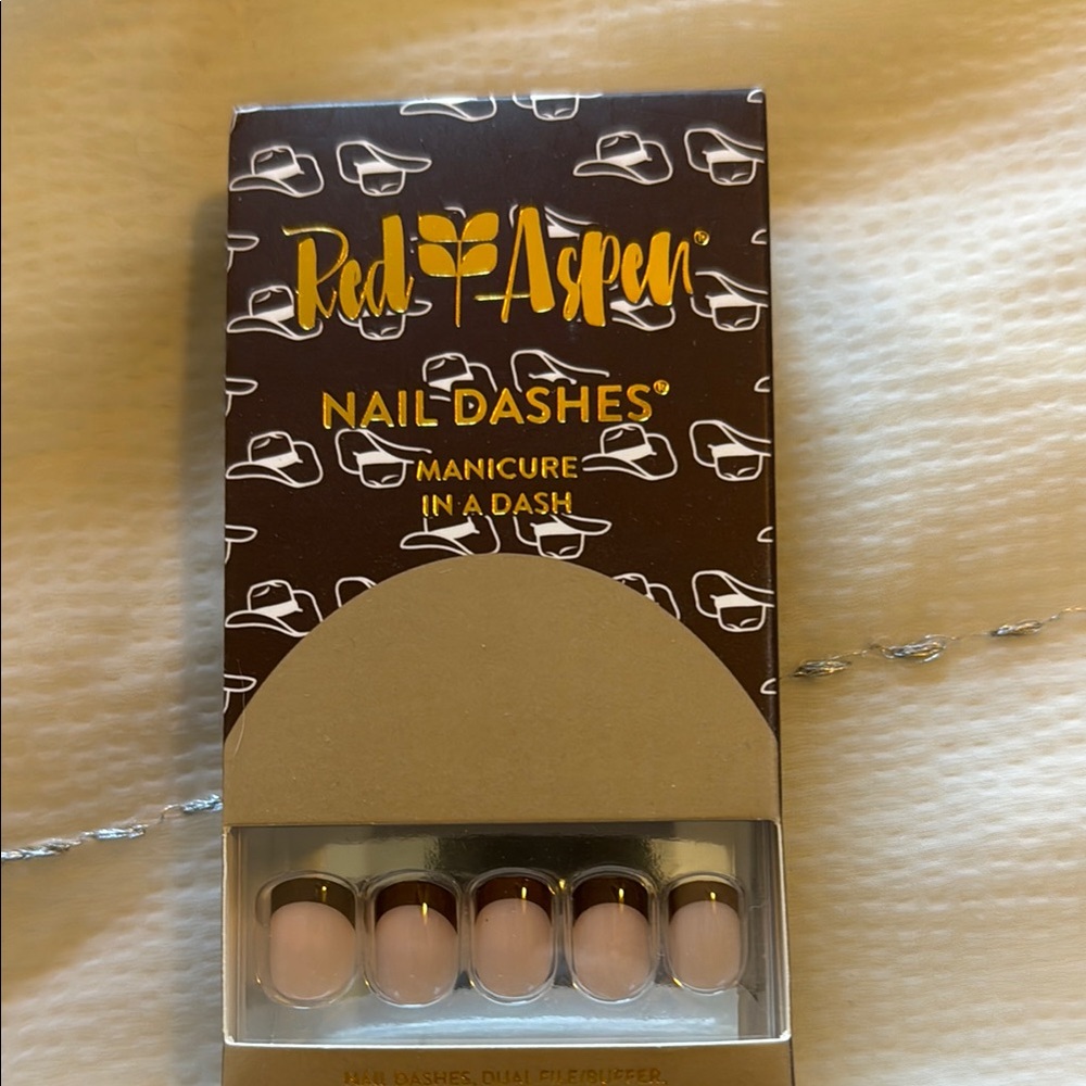 Red Aspen Nail Dashes - Nude